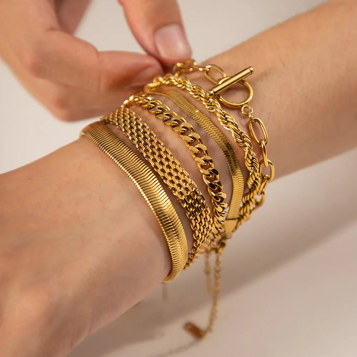 Tereza – Pulsera dorada con efecto de cadena doble.