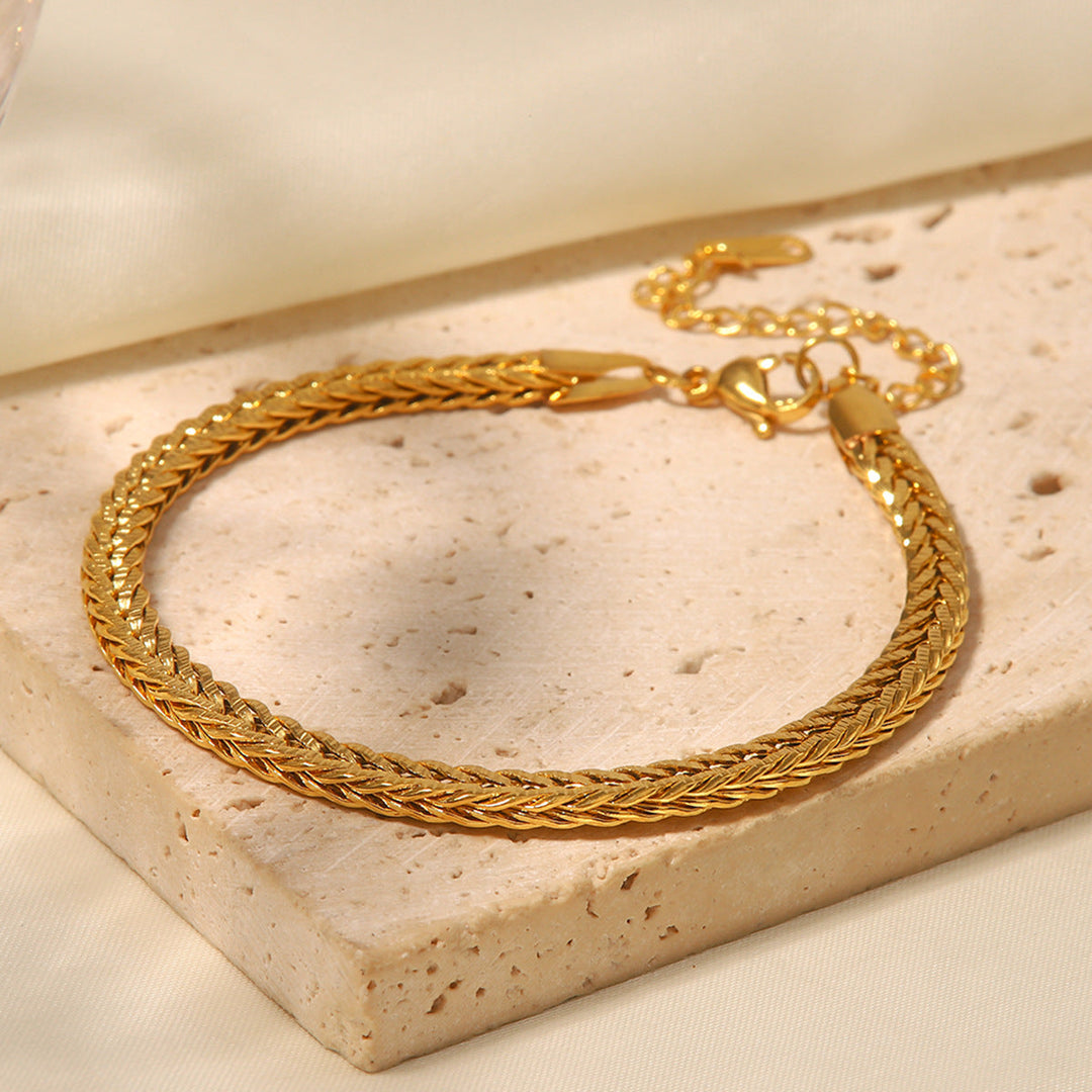 Kateřina – Pulsera de oro delicada con diseño simple.