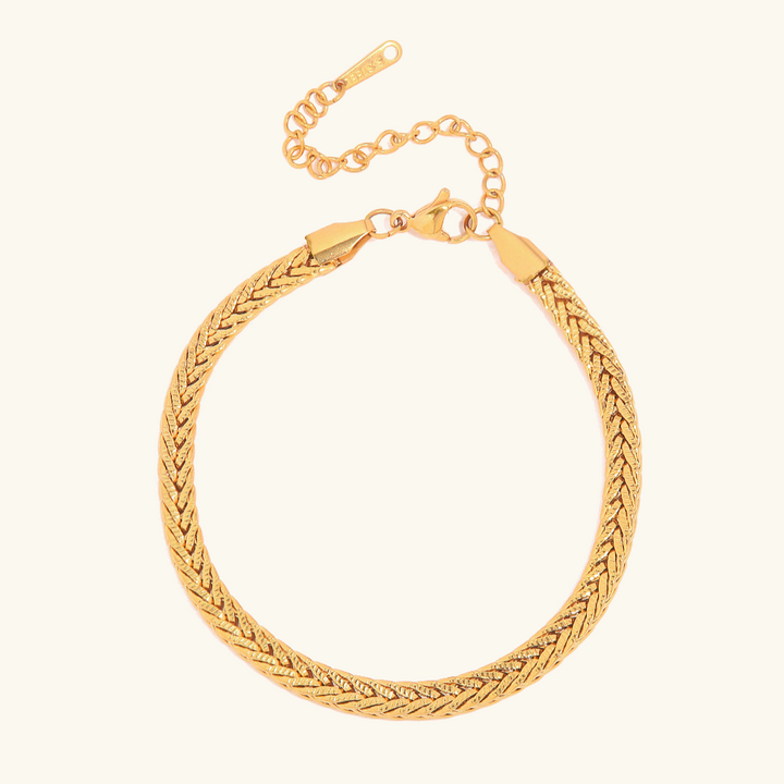 Kateřina – Pulsera de oro delicada con diseño simple.