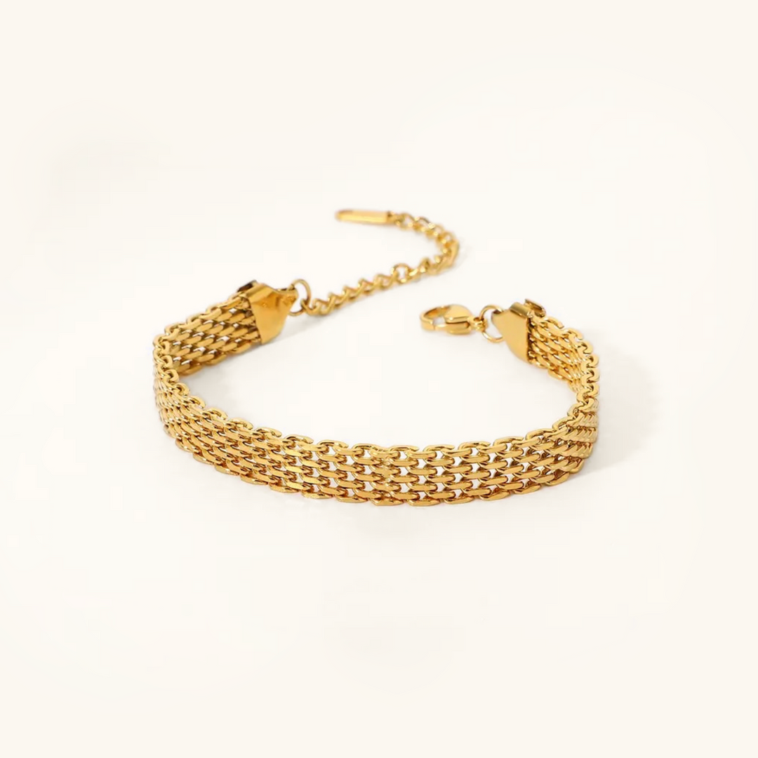 Lena – Pulsera delicada con una silueta sencilla.