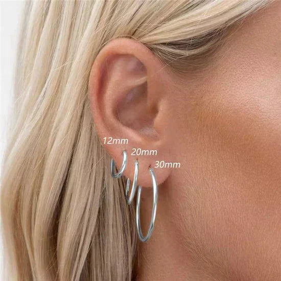 Sabina – Pendientes de oro con una estructura brillante.