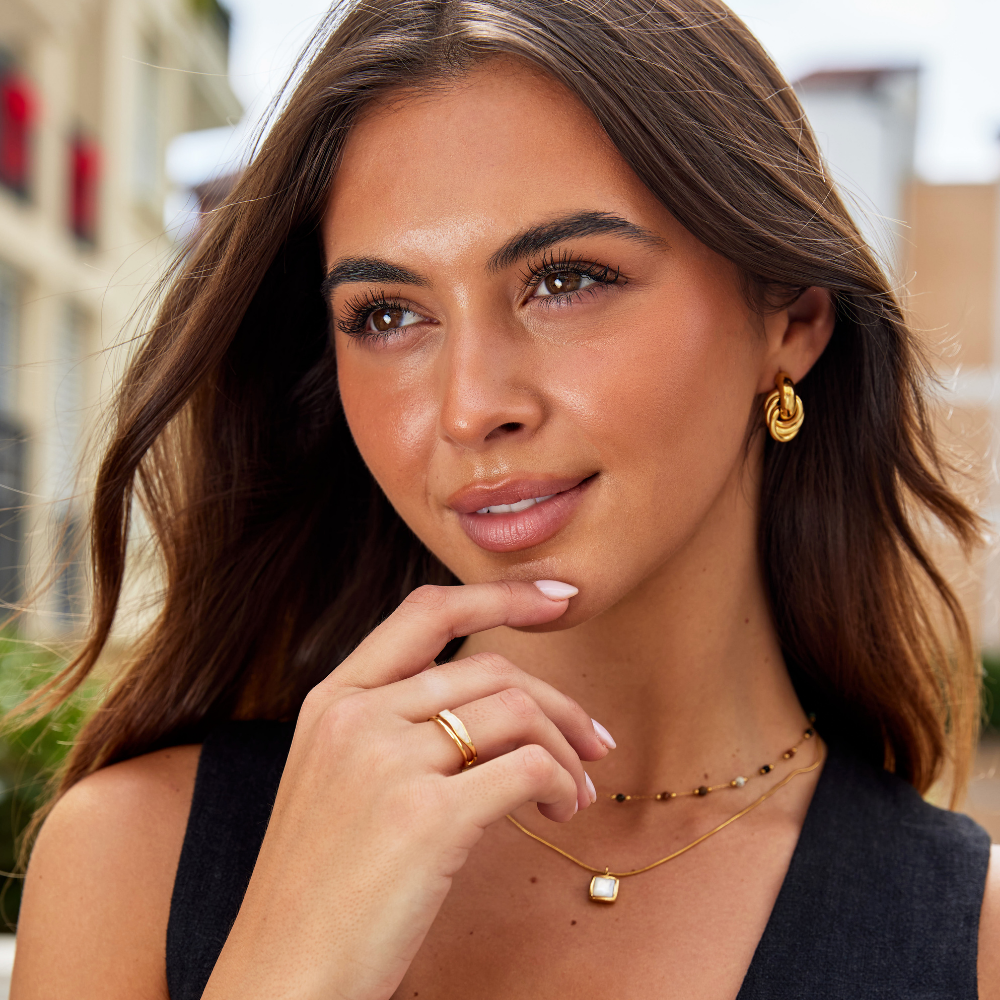 Beatrix – Anillo de oro con silueta sencilla