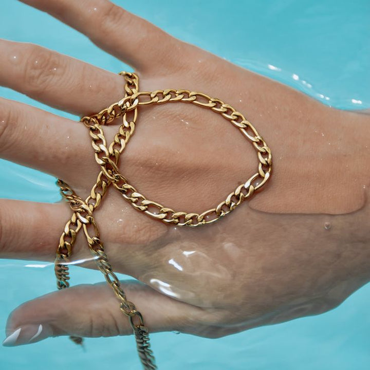 Valerie – Collar dorado con una estructura simple de eslabones.