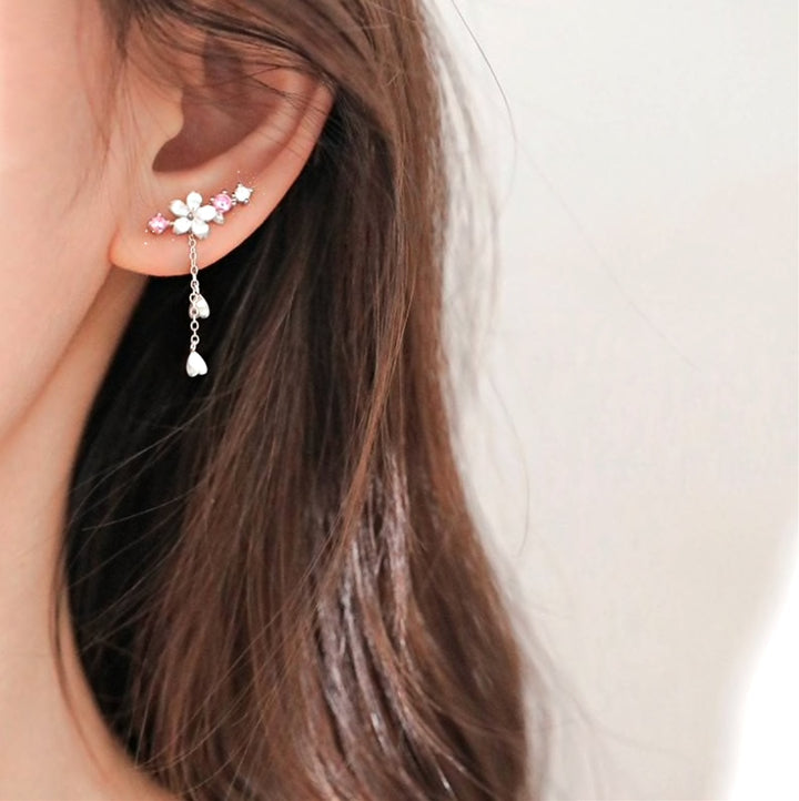 Maren – Pendientes colgantes dorados con perlas.