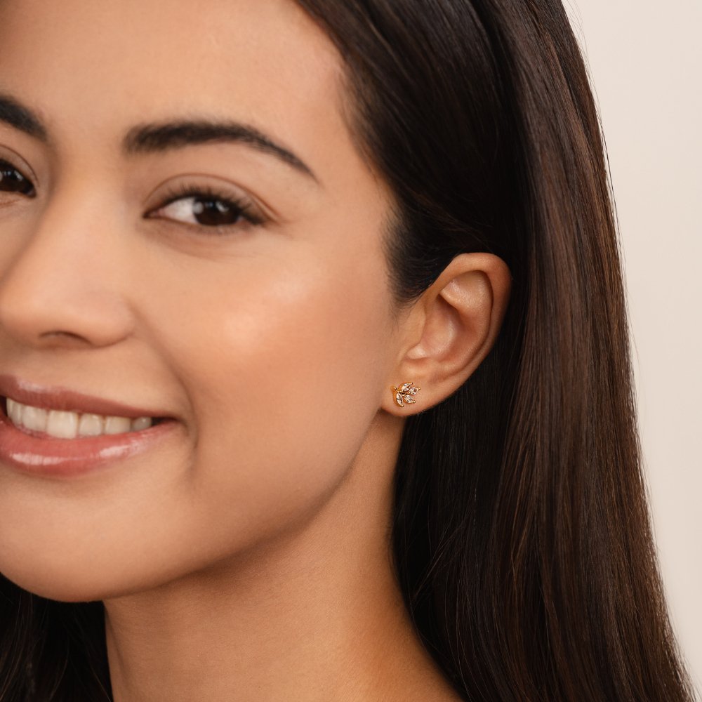 Felicita – Pendientes de oro con detalle de hojas.