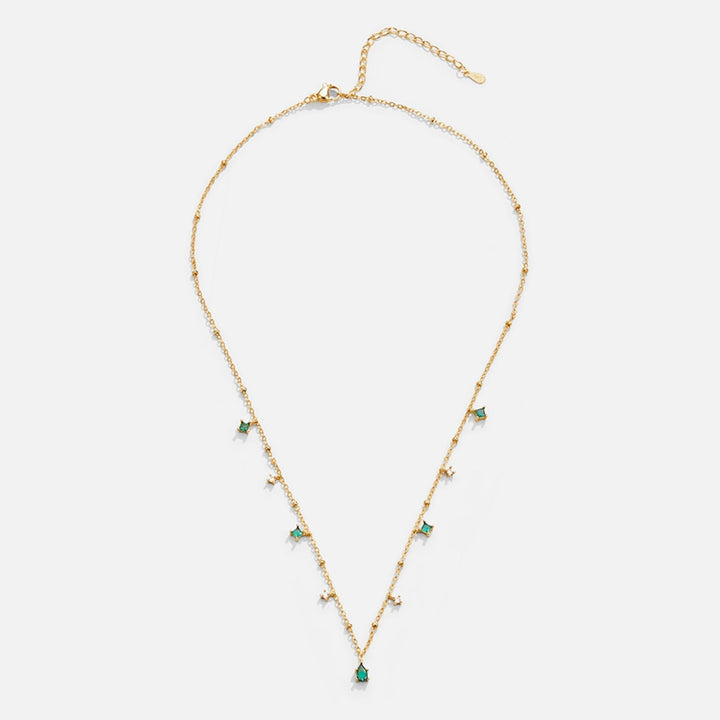 Marta – Collar dorado con colgante verde.