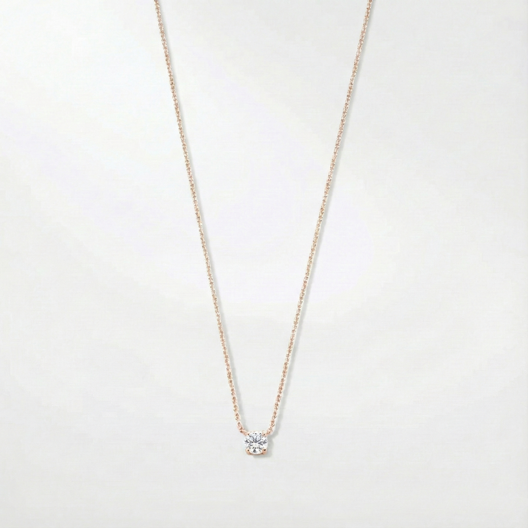 Collar Klára con piedra de moissanita