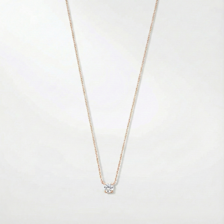 Collar Klára con piedra de moissanita