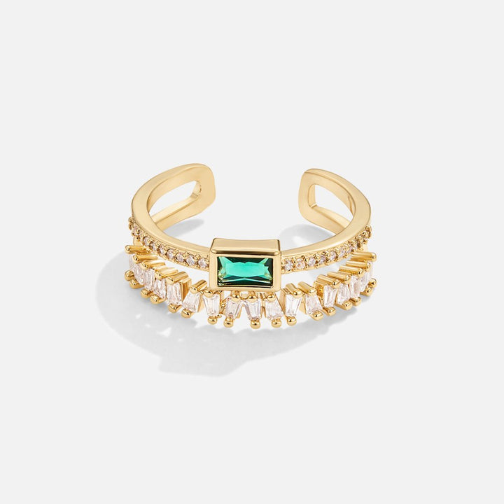 Sabina – Anillo dorado con acentos en verde esmeralda.