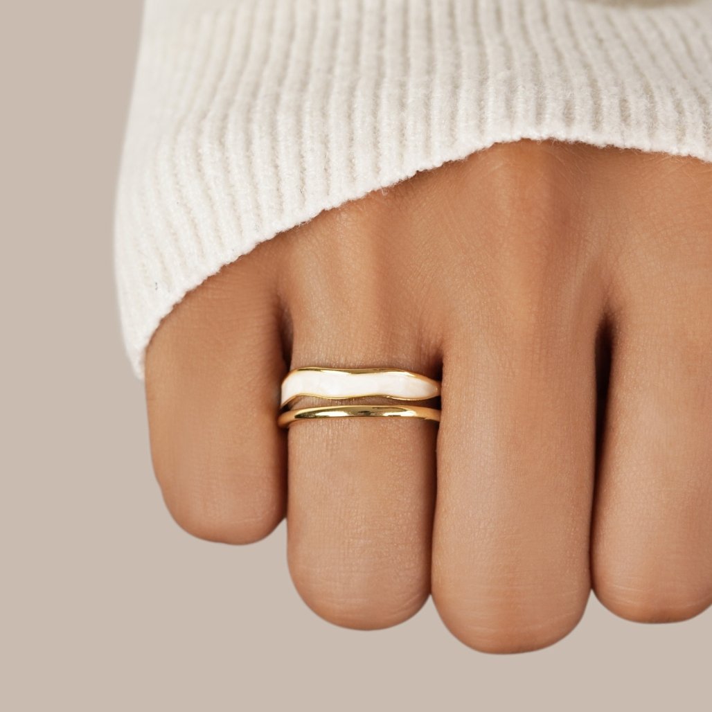 Beatrix – Anillo de oro con una silueta simple