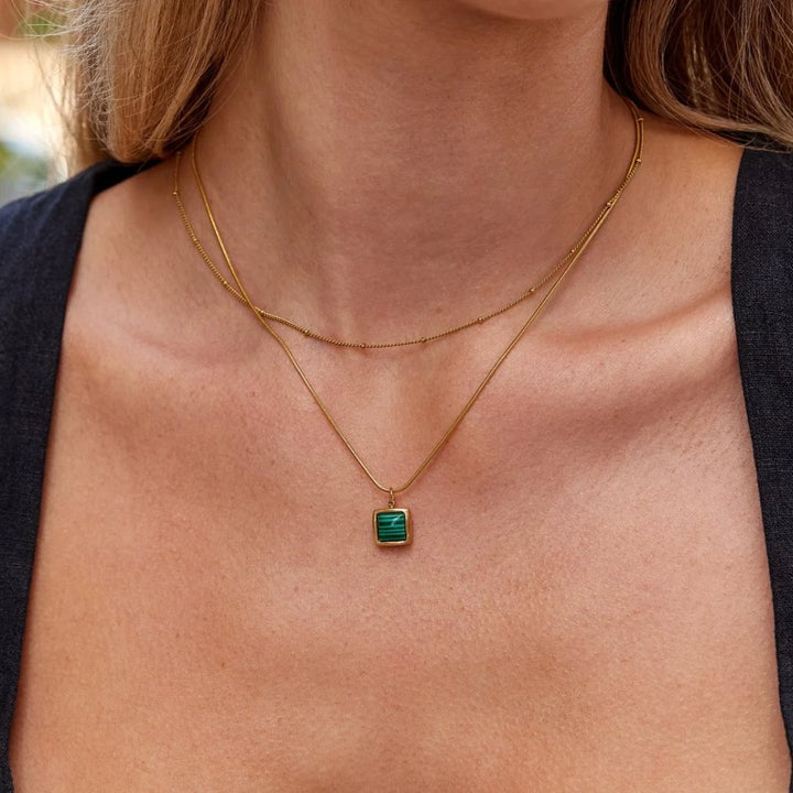 Jitka – Cadena de eslabones dorada en un diseño delicado.