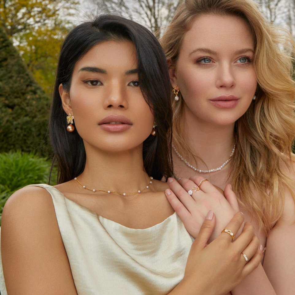 Miriam – Collar dorado con una longitud armónica.