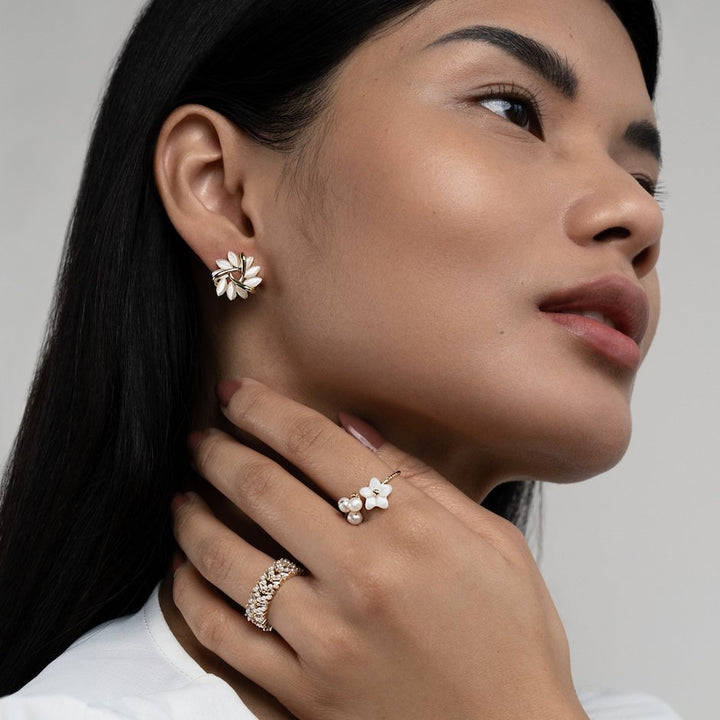 Flora – Pendientes de plata en forma de flor.