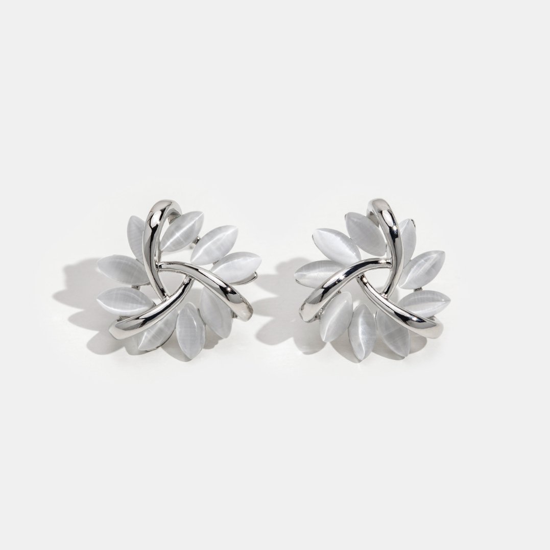 Flora – Pendientes de plata en forma de flor.