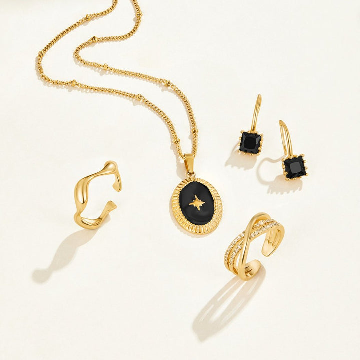 Annemarie – Pendientes de plata con una delicada gota.