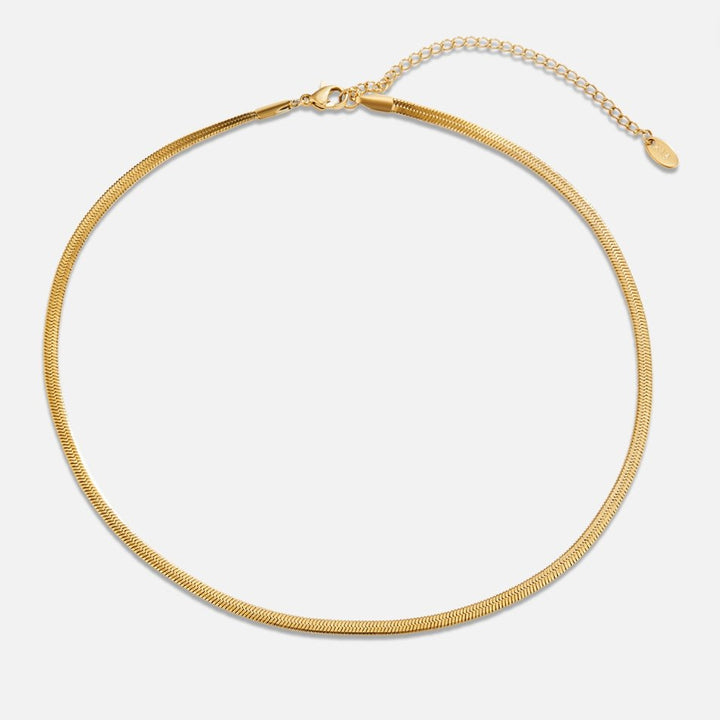 Elisa-Marie – Collar de oro suavemente curvado.