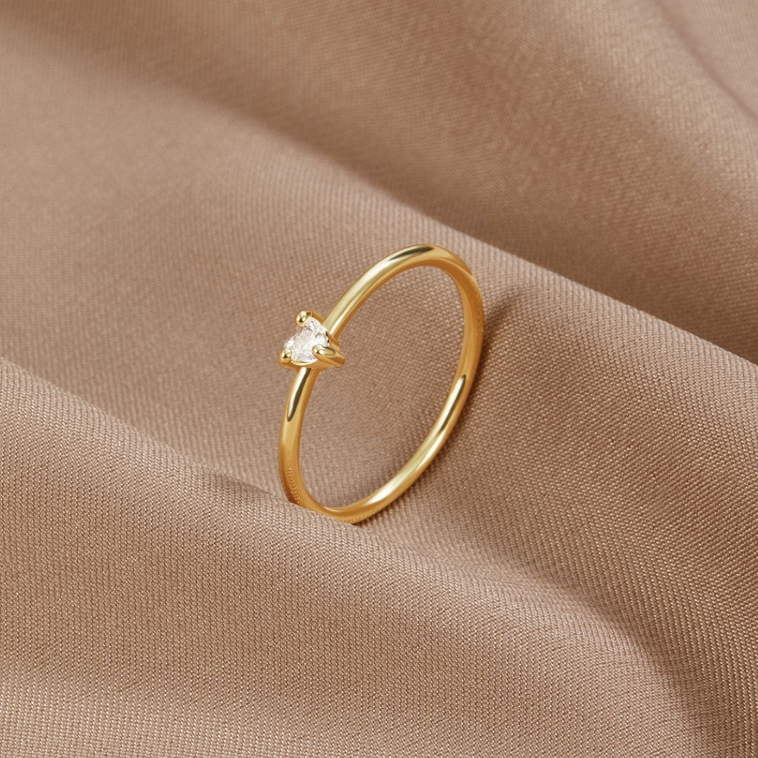 Leonie – Anillo de oro simple con superficie lisa.