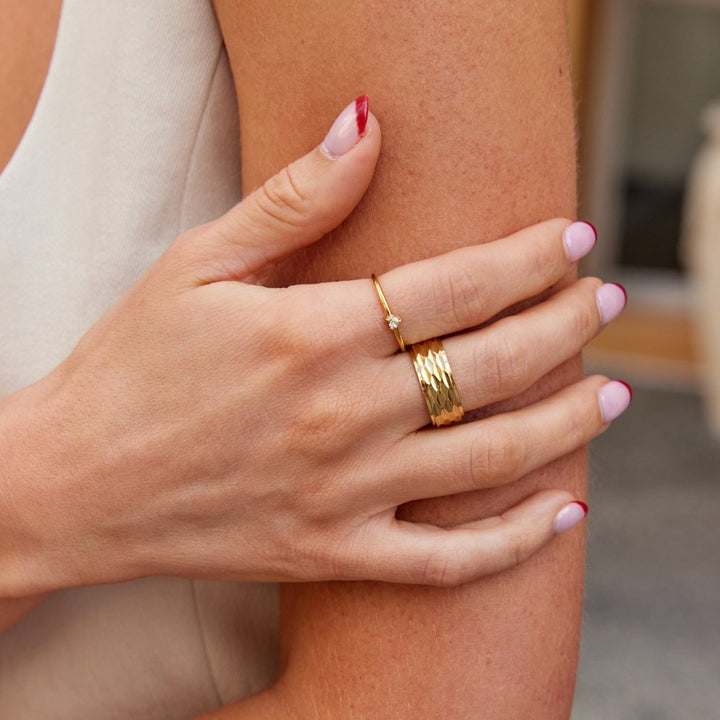 Leonie – Anillo de oro simple con superficie lisa.