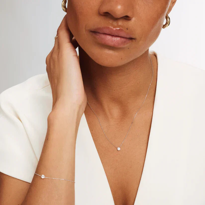 Collar Klára con piedra de moissanita